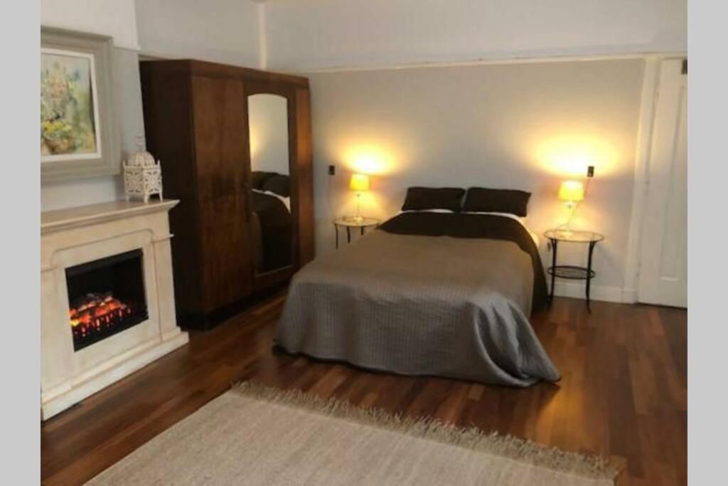 Vrijstaande Rietgedekte Villa Nabij Uitvalswegen 바세나르 외부 사진