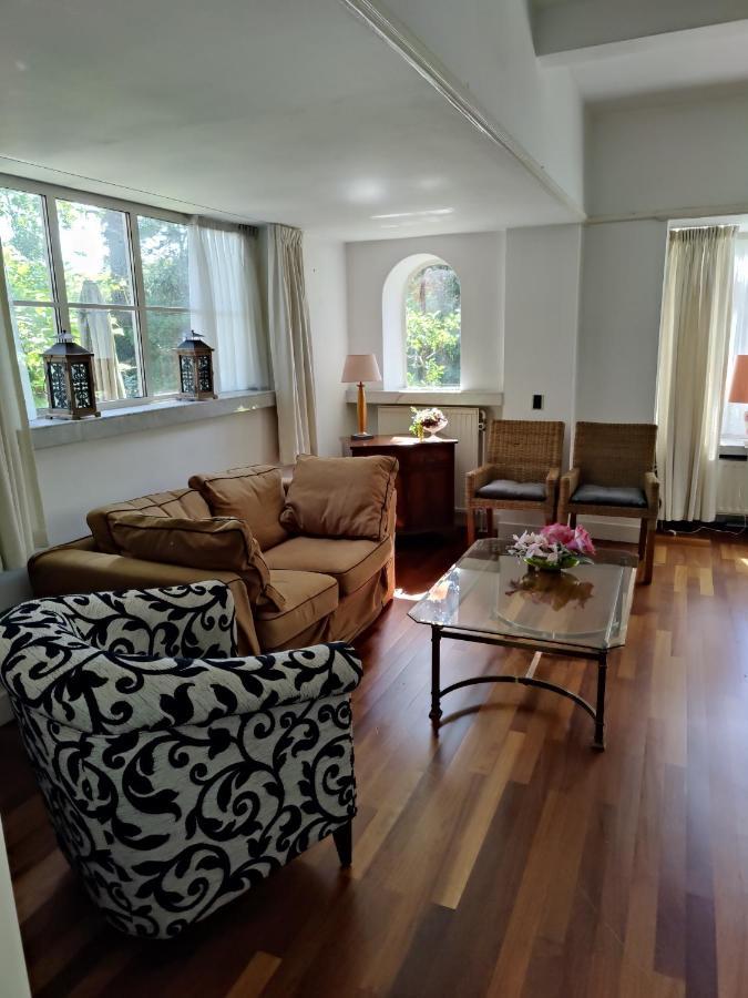 Vrijstaande Rietgedekte Villa Nabij Uitvalswegen 바세나르 외부 사진