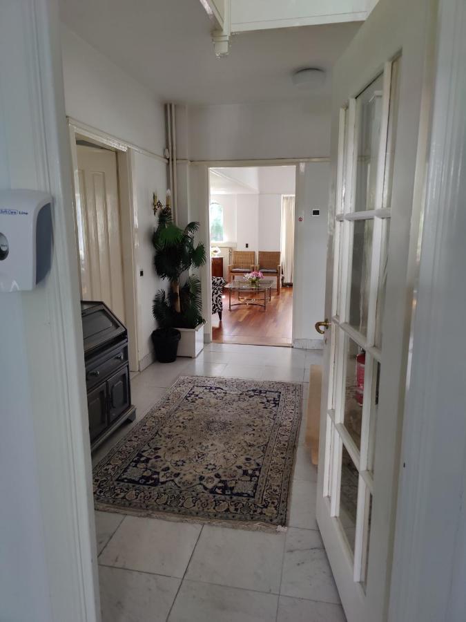 Vrijstaande Rietgedekte Villa Nabij Uitvalswegen 바세나르 외부 사진
