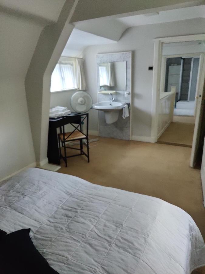 Vrijstaande Rietgedekte Villa Nabij Uitvalswegen 바세나르 외부 사진