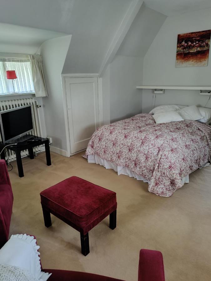 Vrijstaande Rietgedekte Villa Nabij Uitvalswegen 바세나르 외부 사진