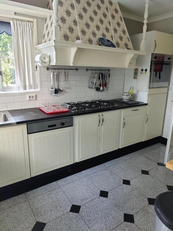 Vrijstaande Rietgedekte Villa Nabij Uitvalswegen 바세나르 외부 사진